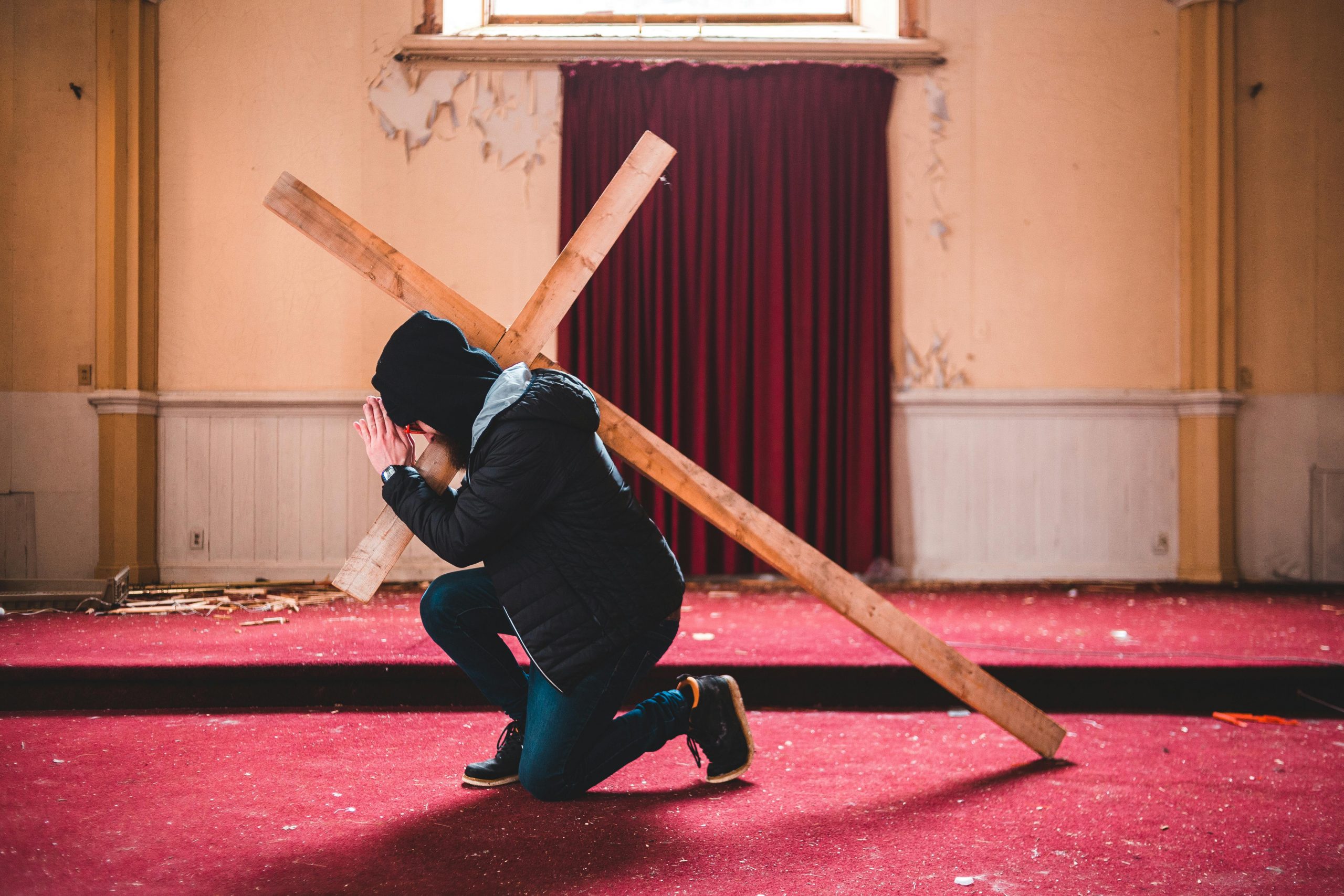 Why Do Catholics Genuflect? (And Are You Doing It Wrong?)